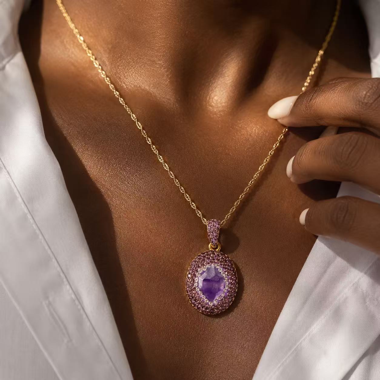 Amethyst Crystal Pendant Necklace Purple Gemstone Statement Jewelry Elegant Amethyst Pendant Necklace with Gold Chain and Rhinestones for Women's Fashion Jewelry