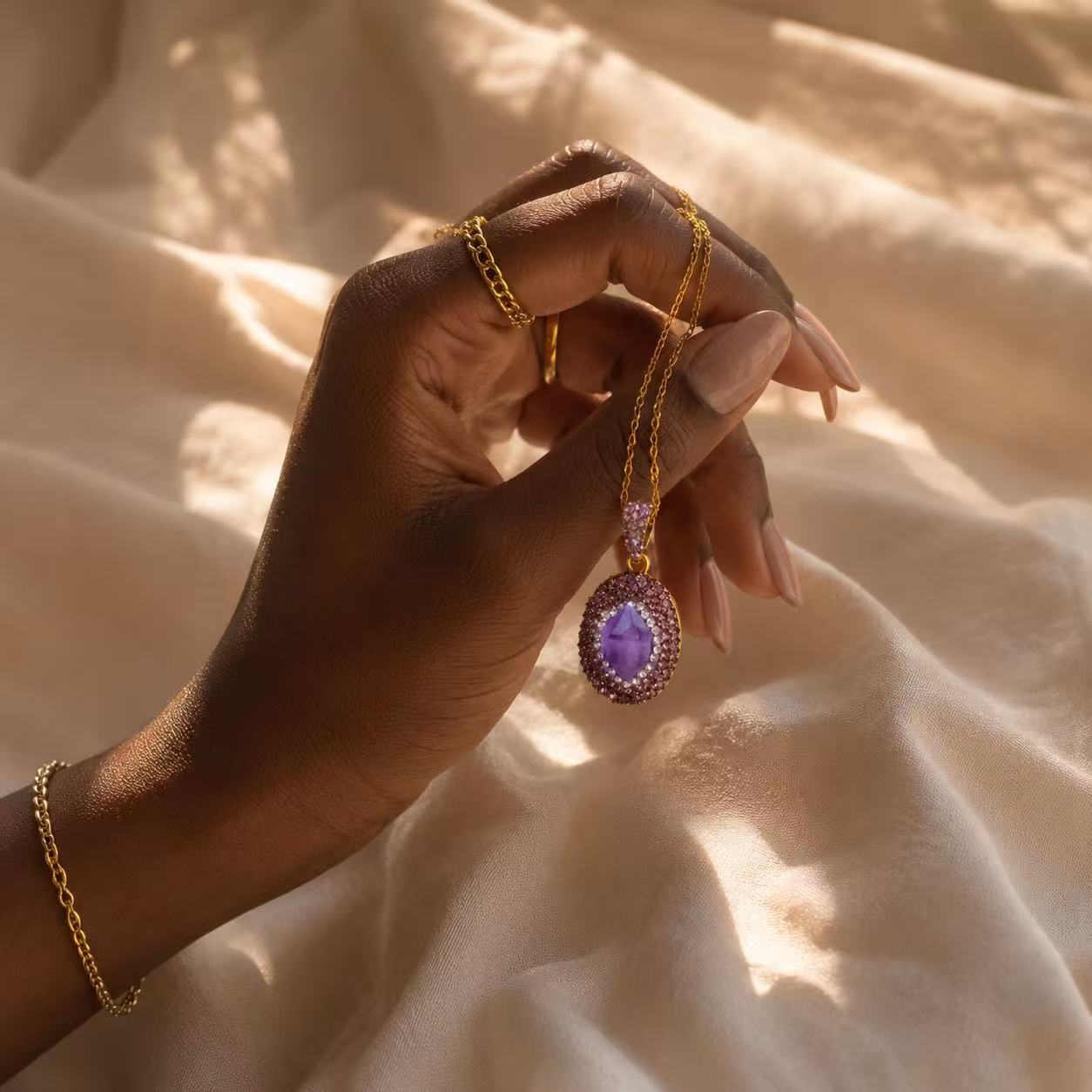 Amethyst Crystal Pendant Necklace Purple Gemstone Statement Jewelry Elegant Amethyst Pendant Necklace with Gold Chain and Rhinestones for Women's Fashion Jewelry