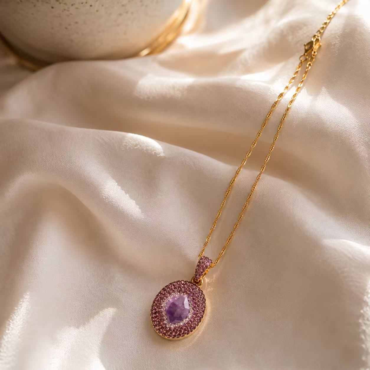 Amethyst Crystal Pendant Necklace Purple Gemstone Statement Jewelry Elegant Amethyst Pendant Necklace with Gold Chain and Rhinestones for Women's Fashion Jewelry