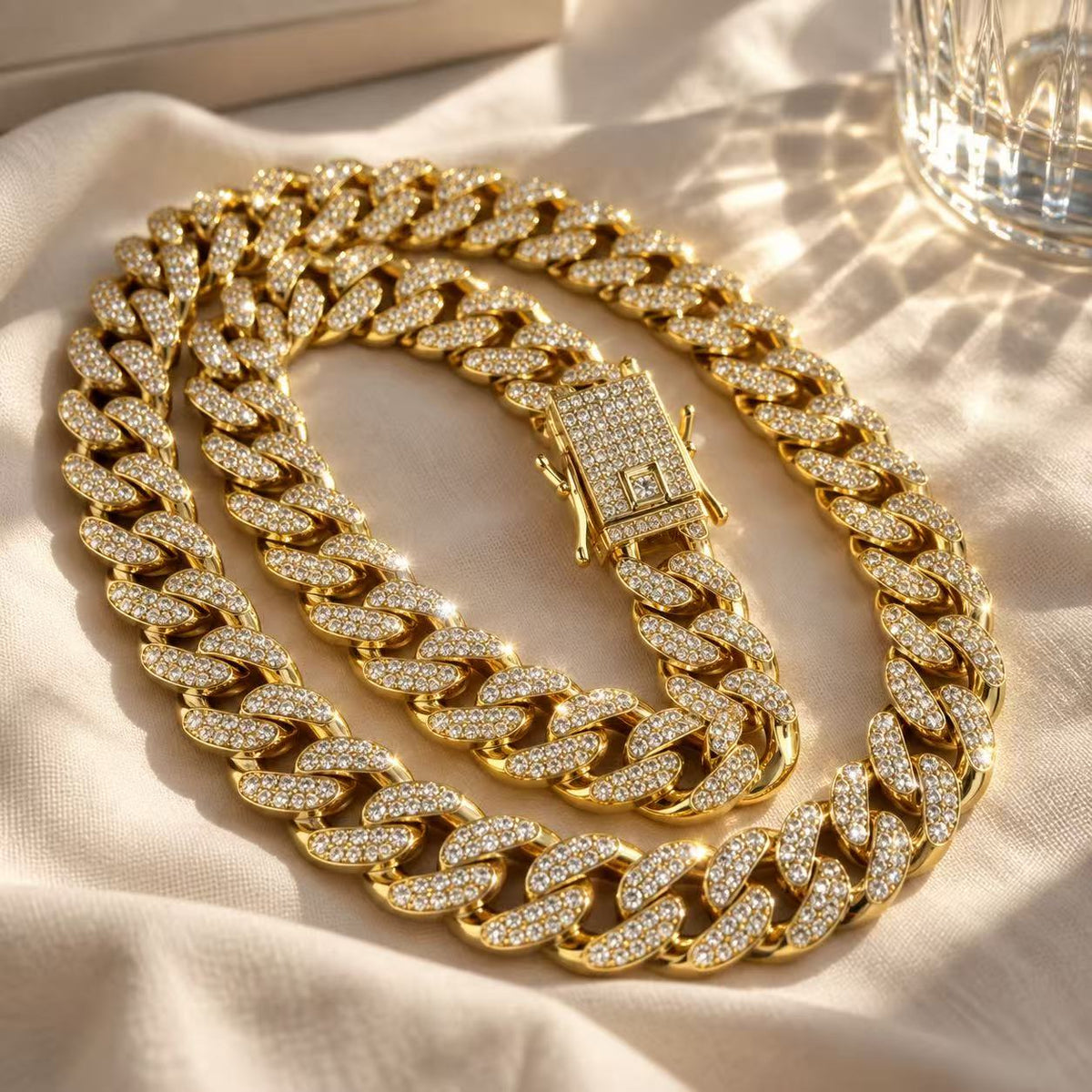 Cuban Link Chain Necklace for Men - Bold & Elegant Design - Perfect for Everyday Wear