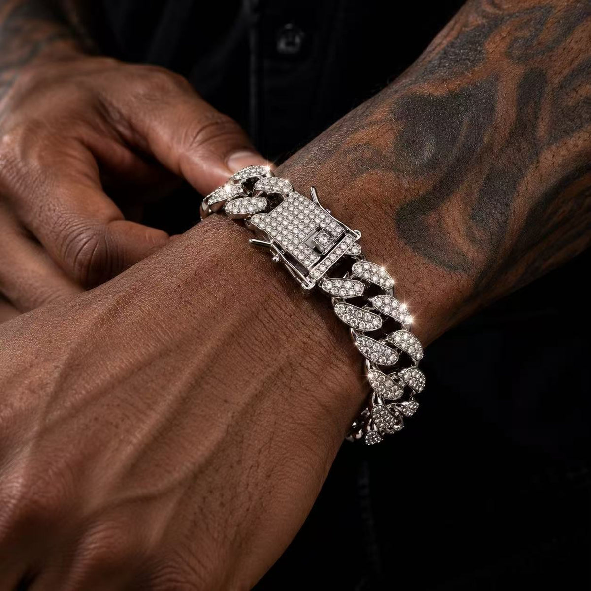 Cuban Link Chain Bracelet for Men - Sleek & Bold Accessory for Everyday Wear