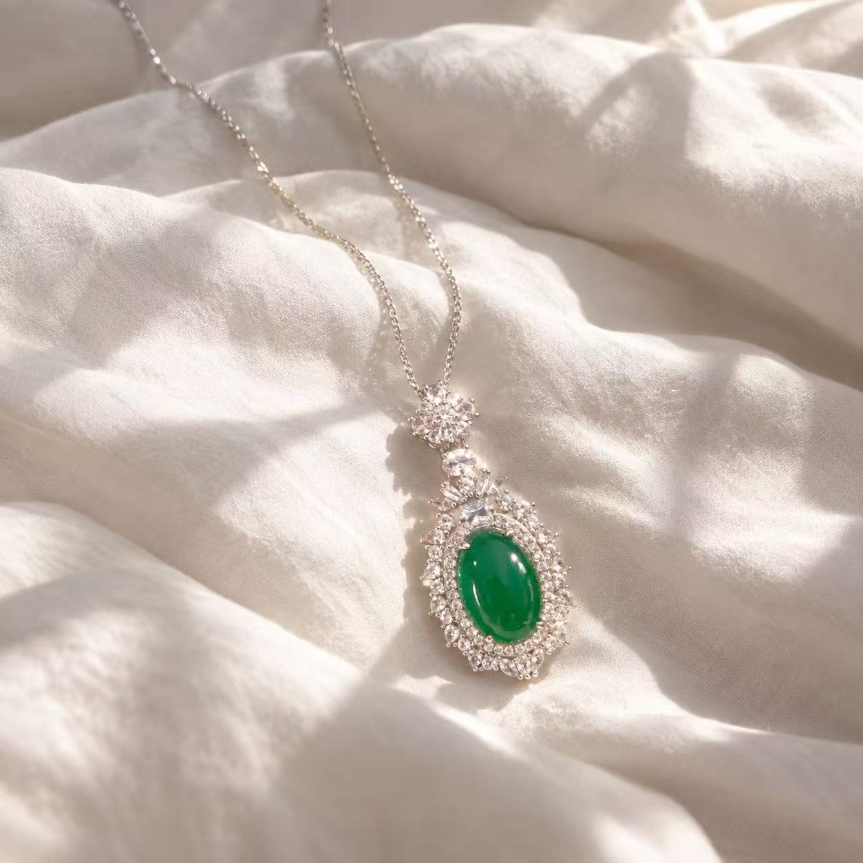 Elegant Emerald Pendant Necklace with Sparkling Halo Design and Delicate Chain for Women