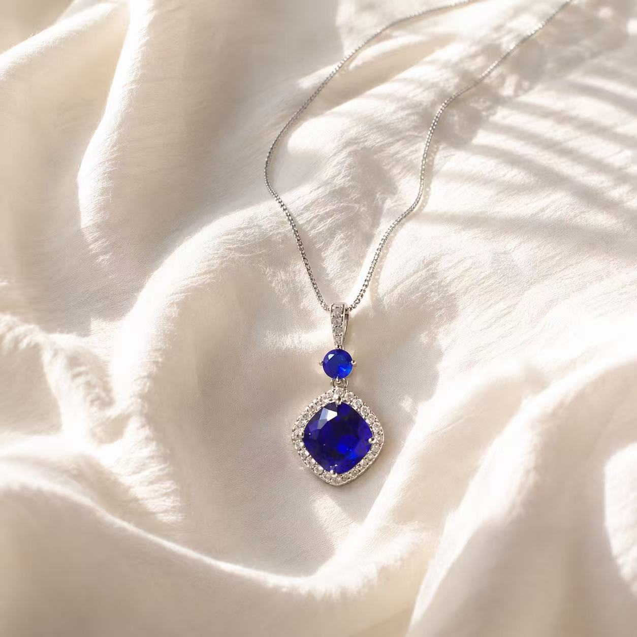 Royal Blue Crystal Pendant Necklace Elegant Blue Sapphire Pendant Necklace with Rhinestone Accents and Delicate Chain Design