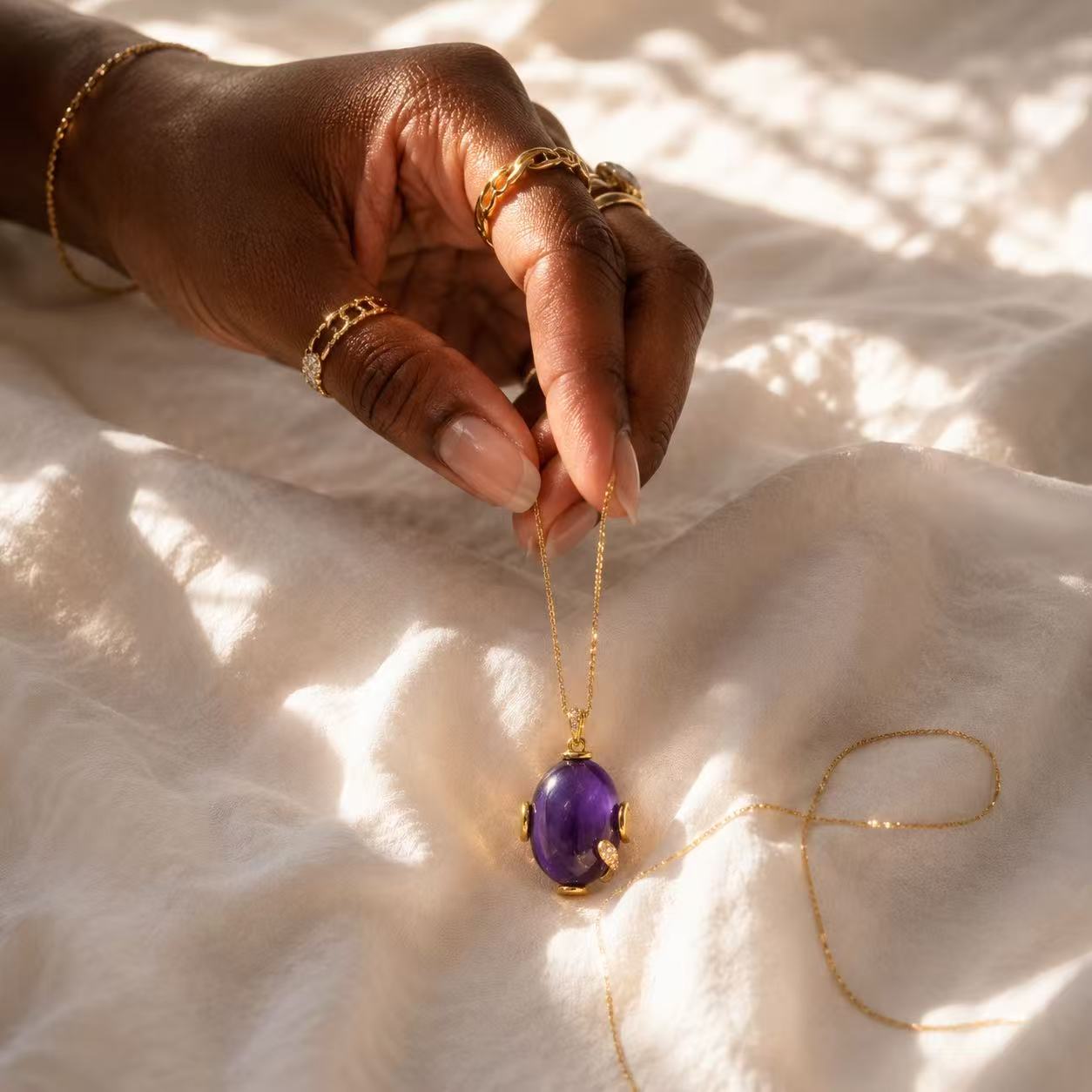Amethyst Crystal Necklace Elegant Purple Amethyst Pendant Necklace in Gold Chain for Women's Fashion Jewelry