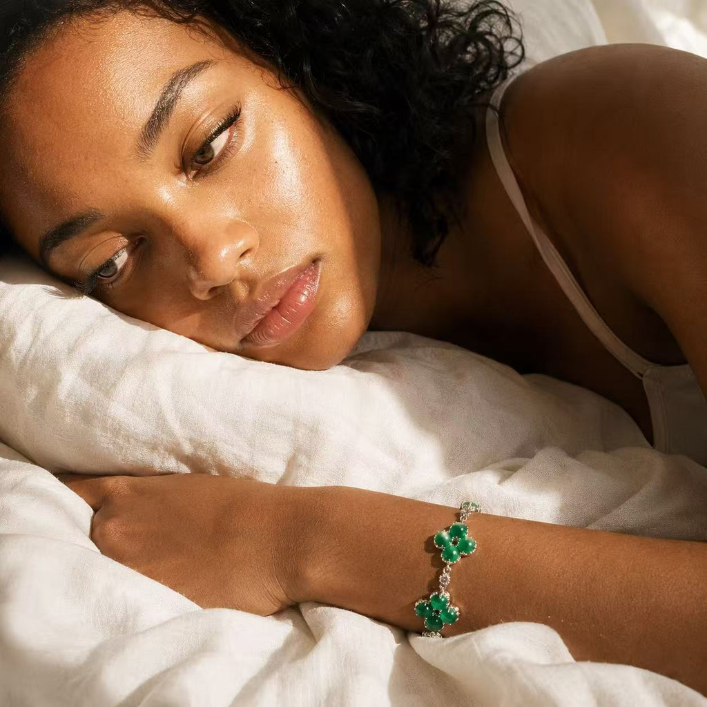 Emerald Clover Bracelet – Green Gemstone Floral Link Bracelet