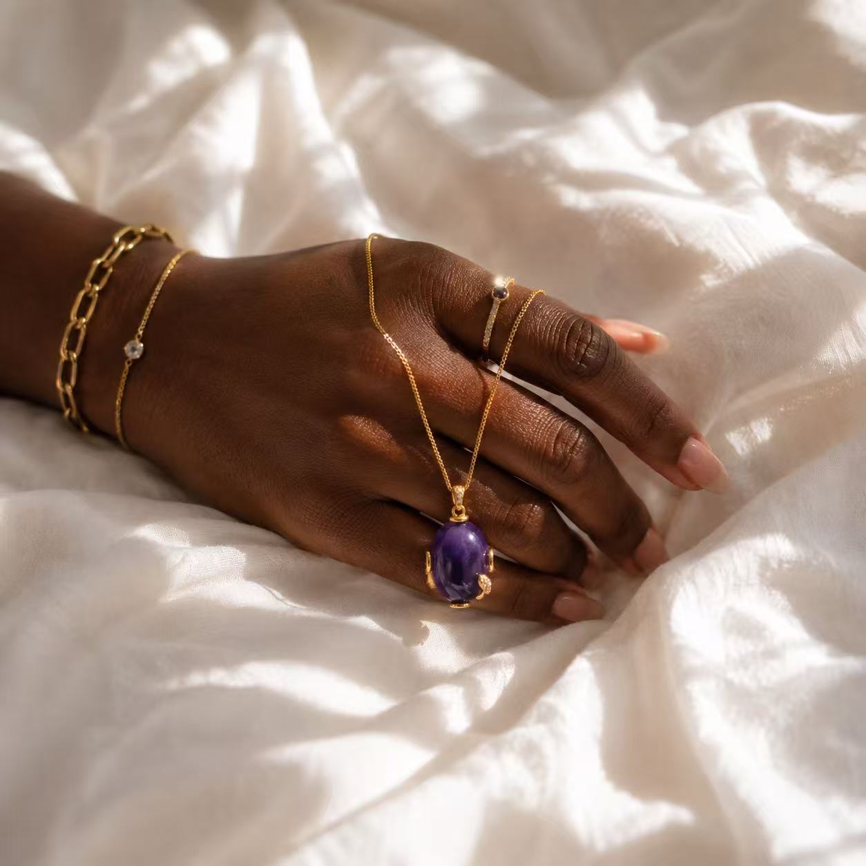 Amethyst Crystal Necklace Elegant Purple Amethyst Pendant Necklace in Gold Chain for Women's Fashion Jewelry