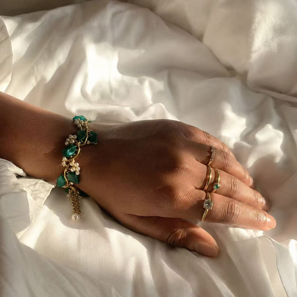 Green Leaf Pearl Bracelet – Vintage Gold Statement Jewelry, Elegant Nature-Inspired Gift for Her 🌿✨