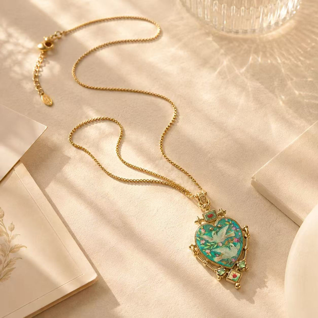 Elegant Heart-Shaped Pendant Necklace with Intricate Floral Design and Gold Chain for Women