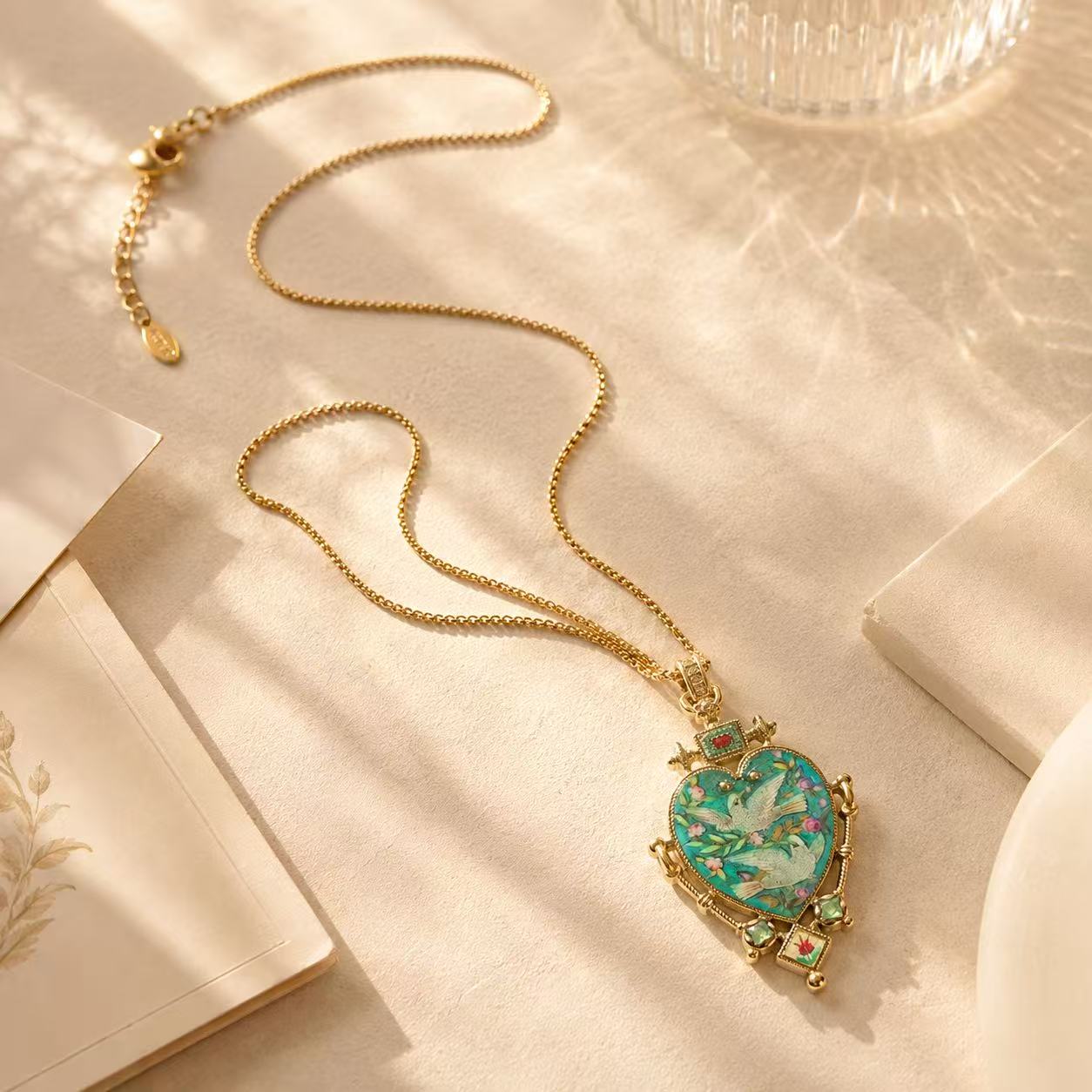 Elegant Heart-Shaped Pendant Necklace with Intricate Floral Design and Gold Chain for Women