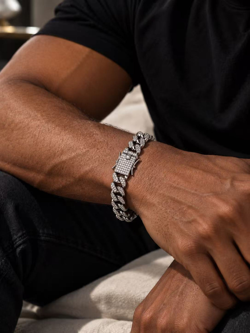 Cuban Link Chain Bracelet for Men - Sleek & Bold Accessory for Everyday Wear
