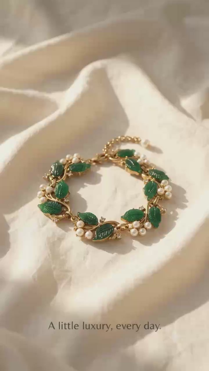 Green Leaf Pearl Bracelet – Vintage Gold Statement Jewelry, Elegant Nature-Inspired Gift for Her 🌿✨