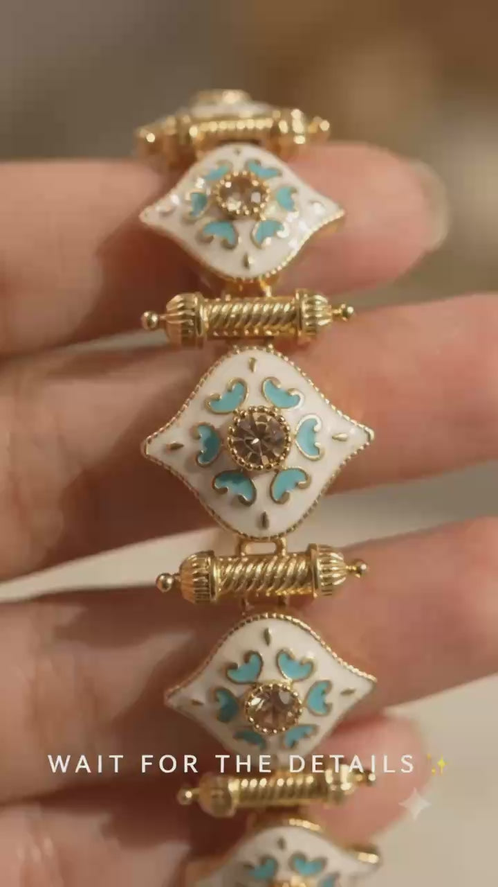 Elegant Gold Tone Bracelet with Green Gemstones and Delicate Design for Women