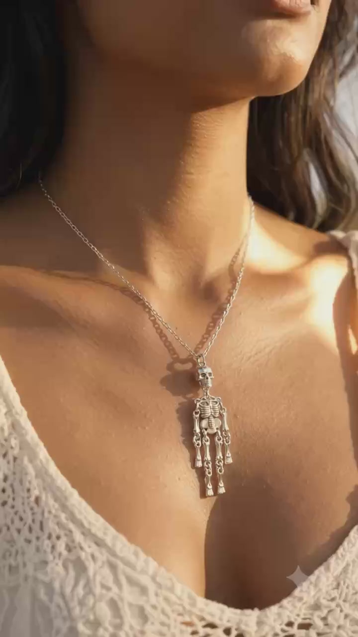 Gothic Skeleton Pendant Necklace, Vintage Silver Tone Skull & Bones Dangle Necklace, Punk Statement Jewelry for Men & Women, Halloween Gift
