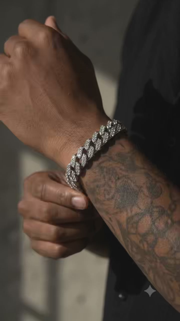 Cuban Link Chain Bracelet for Men - Sleek & Bold Accessory for Everyday Wear