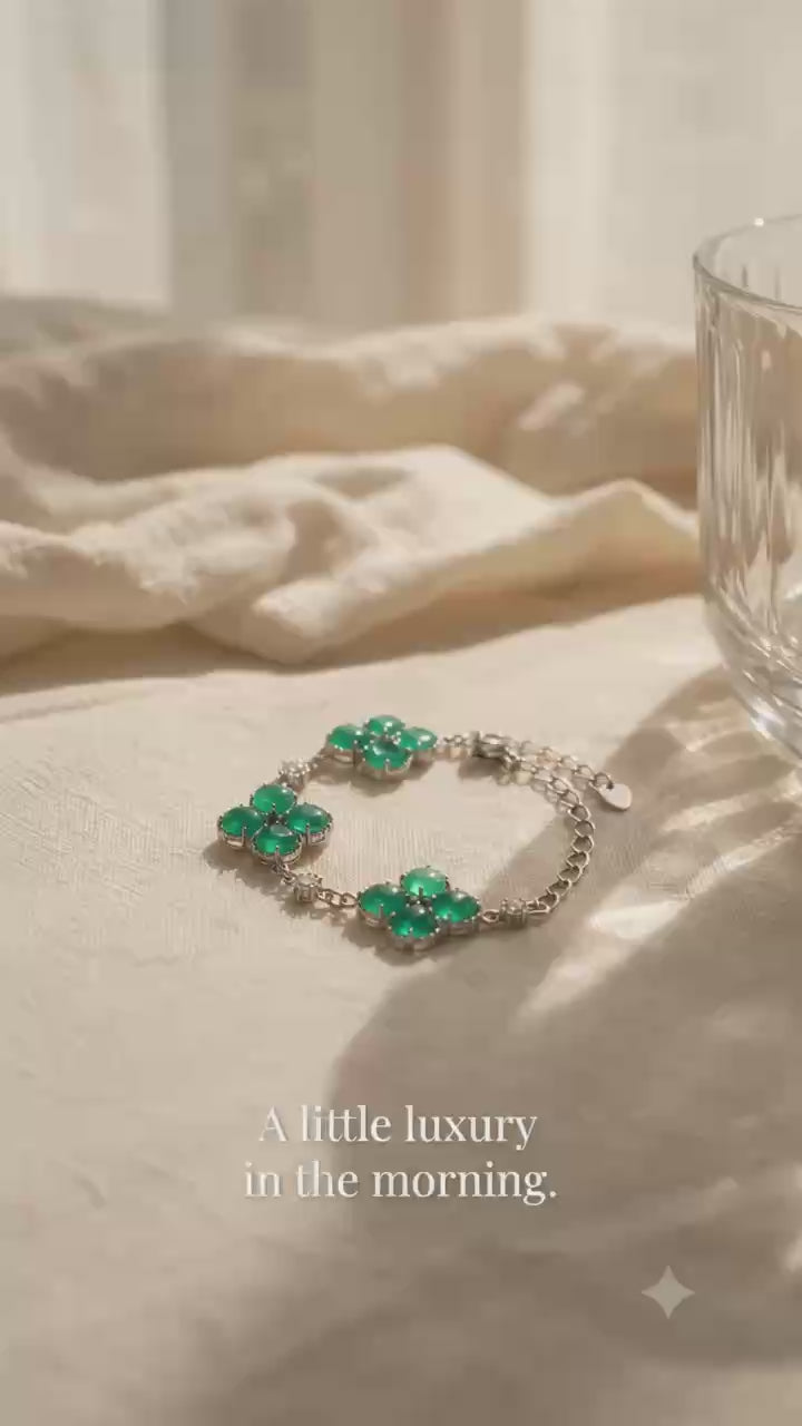 Emerald Clover Bracelet – Green Gemstone Floral Link Bracelet