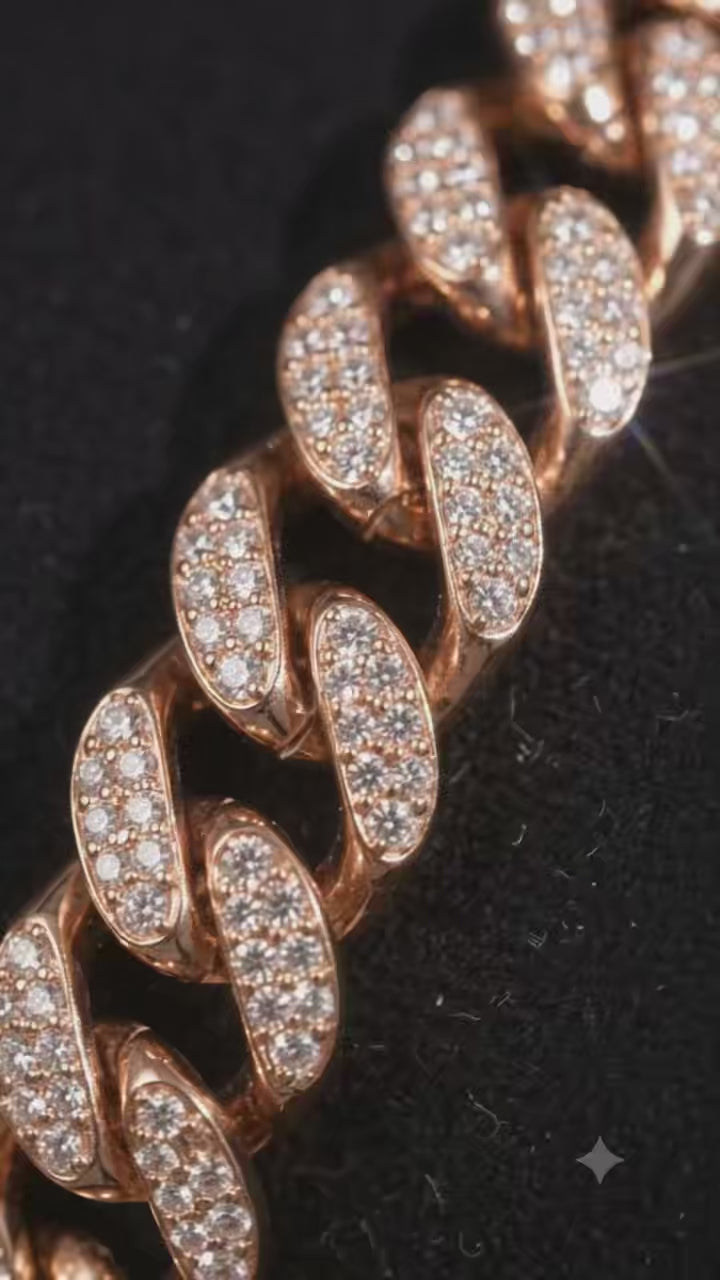 Cuban Link Chain Bracelet for Men - Sleek & Bold Accessory for Everyday Wear